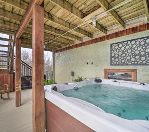 Sky Barn Retreat in Beech Mountain with Views and Deck