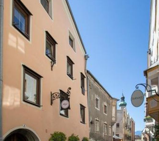 Traditional Old Town Apartment
