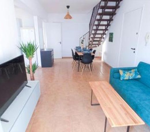 Luxury Maisonette Apartment -SEA VIEW, NETFLIX, GYM- 5 Min from Beach