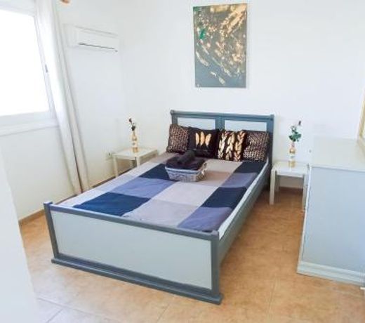 Luxury Maisonette Apartment -SEA VIEW, NETFLIX, GYM- 5 Min from Beach