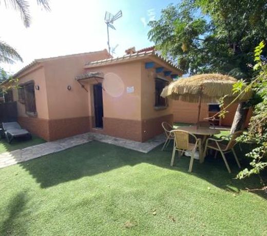 Casabungalow en complejo turÃ­stico con jardÃ­n privado y piscina compartida