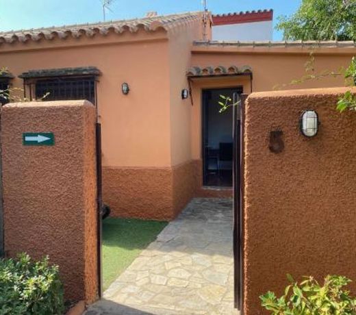 Casabungalow en complejo turÃ­stico con jardÃ­n privado y piscina compartida