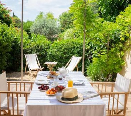 Les Canisses, magnifique appartement avec terrasse au cÅur d'UzÃ¨s