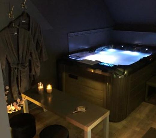 PAUSE NATURE Chambre avec SPA, SAUNA, HAMMAM SHOWER et STREAMING
