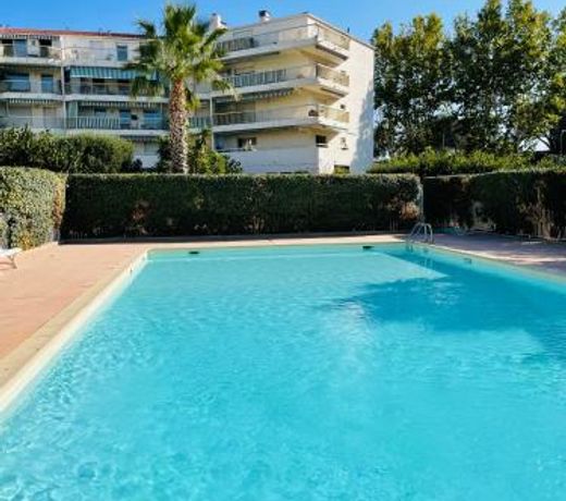 Studio de standing climatisé, avec piscine, proche de la mer