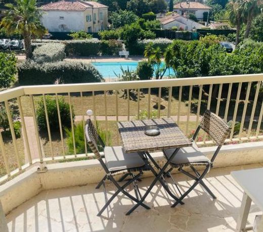 Studio de standing climatisé, avec piscine, proche de la mer
