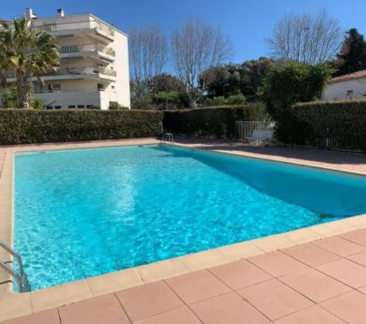 Studio de standing climatisé, avec piscine, proche de la mer