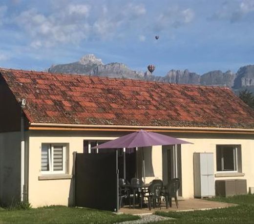 maisonnette entre lac de Passy et montagnes