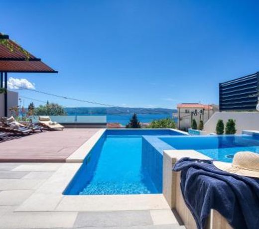 LUXURY VILLA PARADISE 120m from sandy beach, heated pool, billiard, max 12 pax