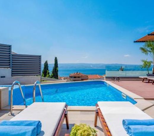 Luxury VILLA BANE, heated private pool and jacuzzi, sandy beach 120m far, 12 pax