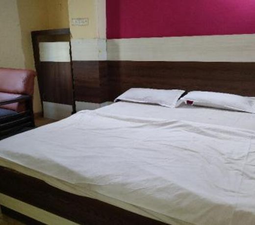SPOT ON 80478 Hotel Baba Classic
