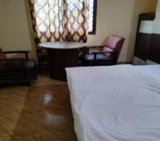 SPOT ON 80478 Hotel Baba Classic