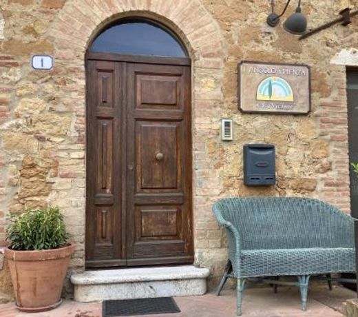 Lâ ANGOLO DI PIENZA
