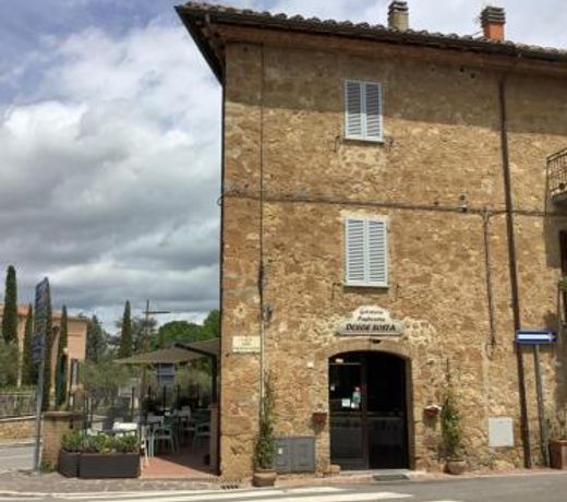 Lâ ANGOLO DI PIENZA