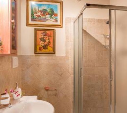 VILLA GINO 8&2, Emma Villas