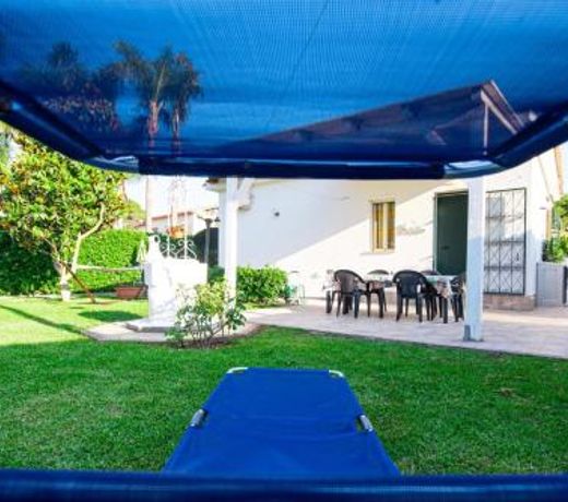 Villa Reby a 100mt dal mare di Gallina