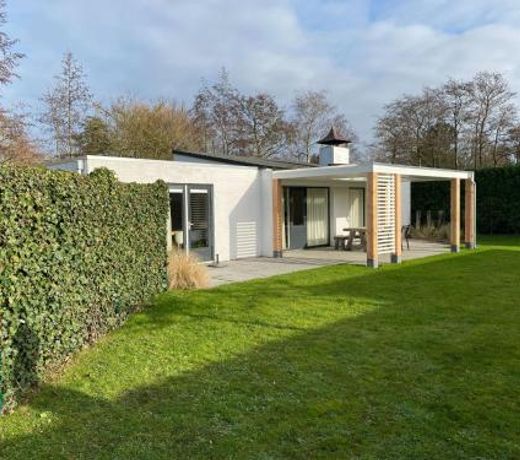 Detached bungalow perfect for water sports and nature lovers