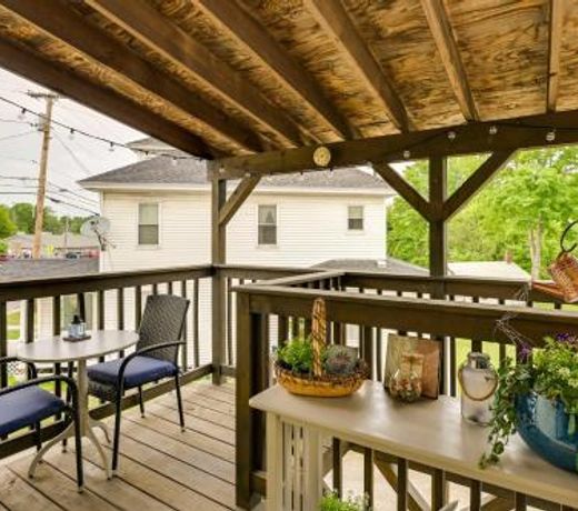 Chic and Central Apartment about 6 Mi to Sebec Lake