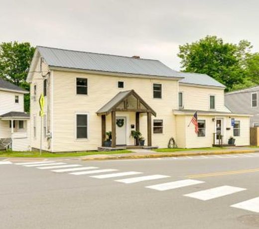 Chic and Central Apartment about 6 Mi to Sebec Lake