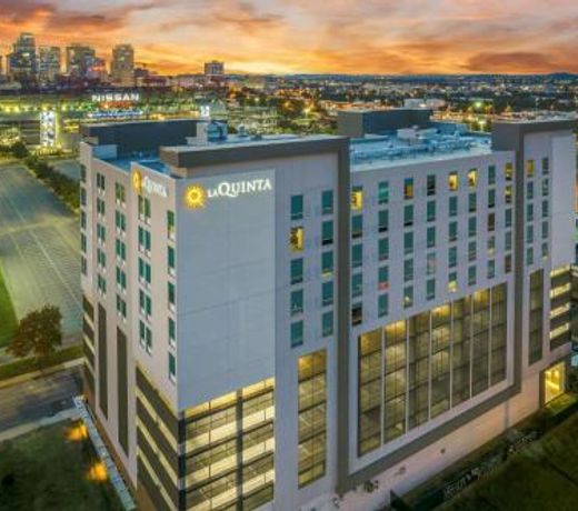 La Quinta Inn & Suites by Wyndham Nashville Downtown Stadium