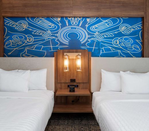 La Quinta Inn & Suites by Wyndham Nashville Downtown Stadium