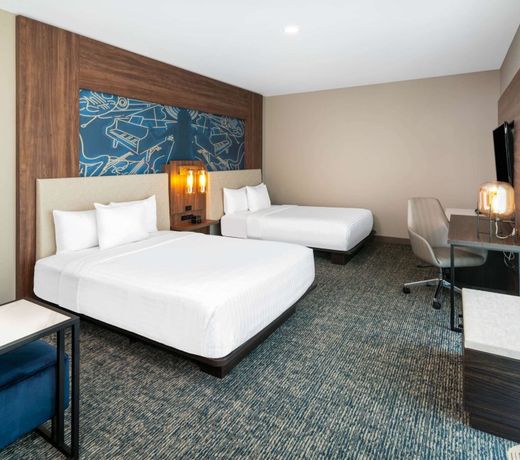 La Quinta Inn & Suites by Wyndham Nashville Downtown Stadium