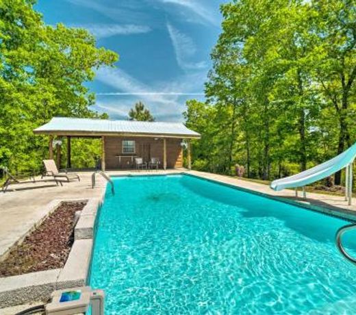 Rustic Woodville Getaway with Guest House!