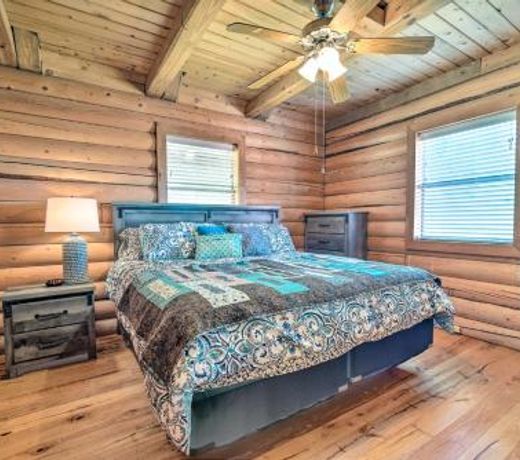 Rustic Woodville Getaway with Guest House!