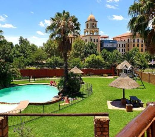 Merry Monte Casino Lodge House in Fourways
