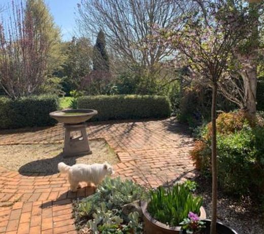 Hobreid House country stay with a beautiful garden - pets welcome