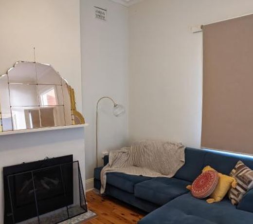 Cute cottage walking distance to CBD