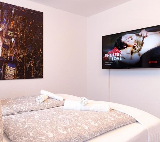 Stylish apartment - 3 Min walk to Wuppertal main train station - Close to the University - Kitchen - Netflix