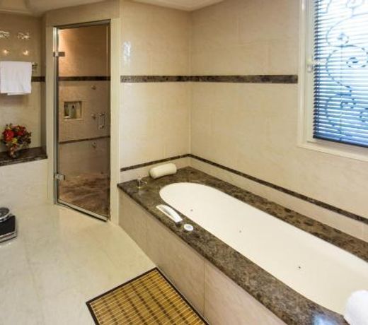 EL PARADISIO - Magnifique Villa 5 ETOILES atypique Ã  Antibes avec piscine Ã  debordement