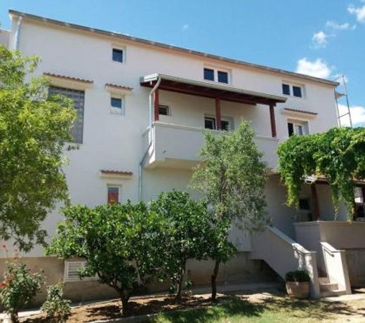 Apartments with a parking space Sveti Filip i Jakov, Biograd - 18810