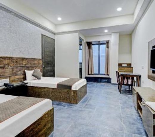 OYO 80372 Townhouse 413