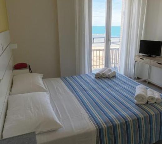 HOTEL FLYING