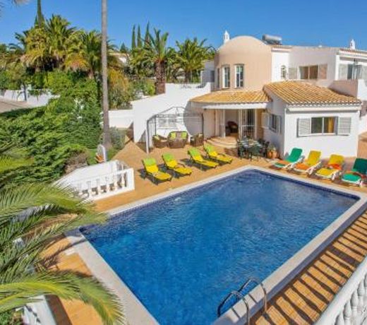 Villa Ninho da Aguia by Villa Plus