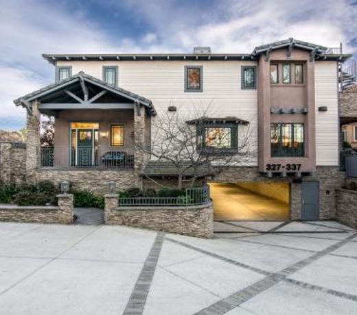 329 Oak Ave