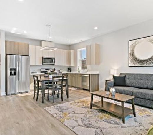 Brandnew Upscale 3BR, In-Unit Laundry, with Parking