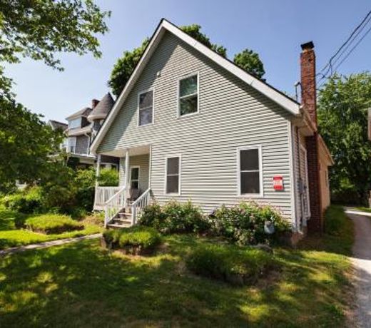 Home STEPS from Oberlin
