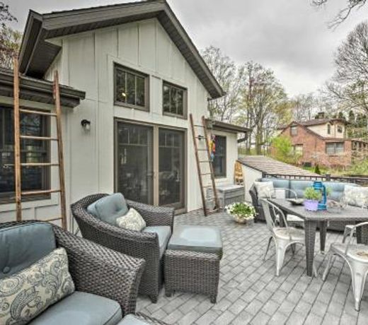 Big Cedar Lake House Views, 100 Ft to Water!