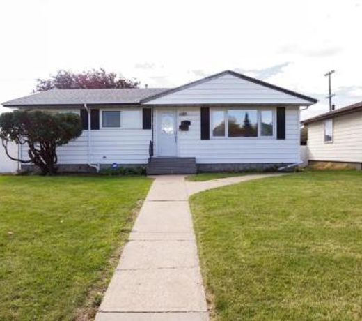 Spacious 6Bed 2bath Bungalow near WEM, w free parking & WiFi!