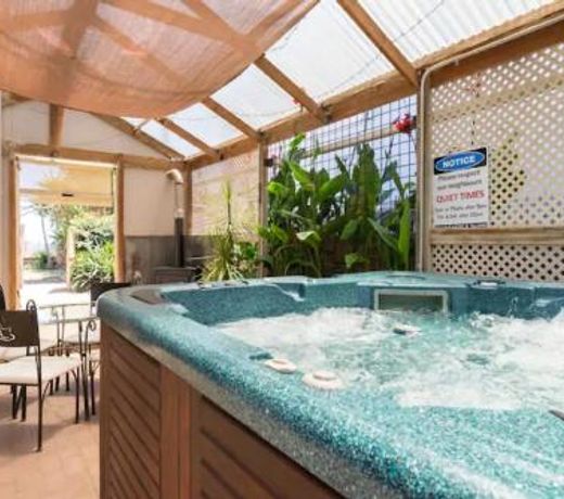 Unwind at Port Noarlunga Beachfront Chalet