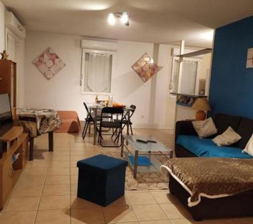 Carcassonne T3 residentiel rez de jardin piscine, wifi, tennis, fitness