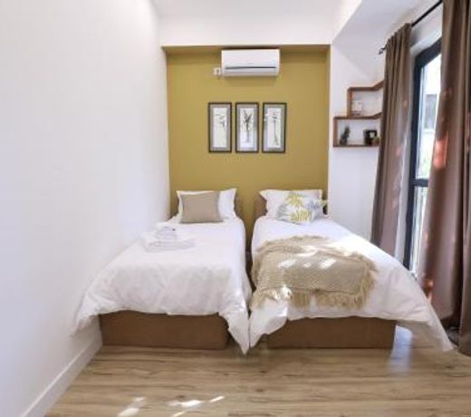 hotelise I Sunflower Studio