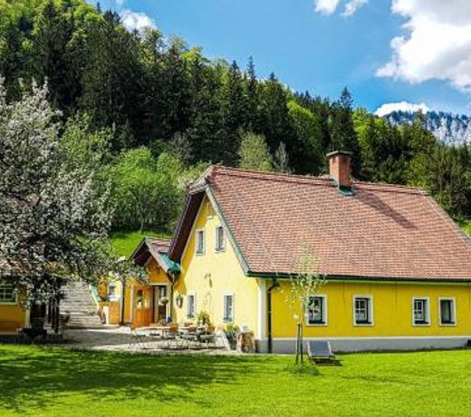 Awesome Home In Mrzsteg With Jacuzzi, Sauna And Wifi