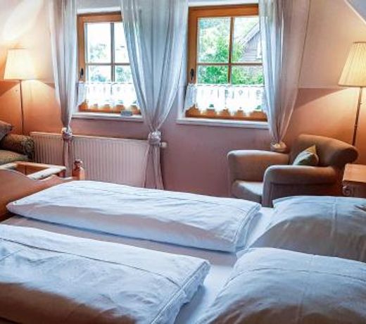 Awesome Home In Mrzsteg With Jacuzzi, Sauna And Wifi