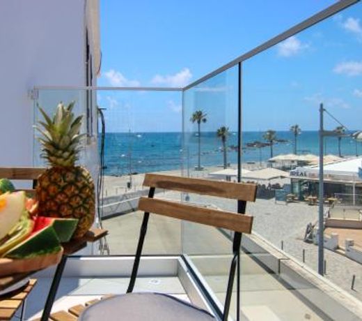 Phaedrus Living: Seaside Luxury Flat Lighthouse 74
