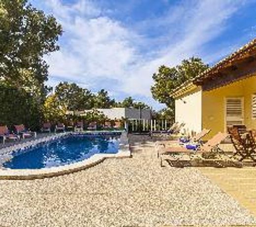 The Villa located in Cala Vinyes, has a private pool