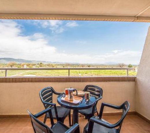 Beautiful apartment in Cabanes with 2 Bedrooms and Outdoor swimming pool